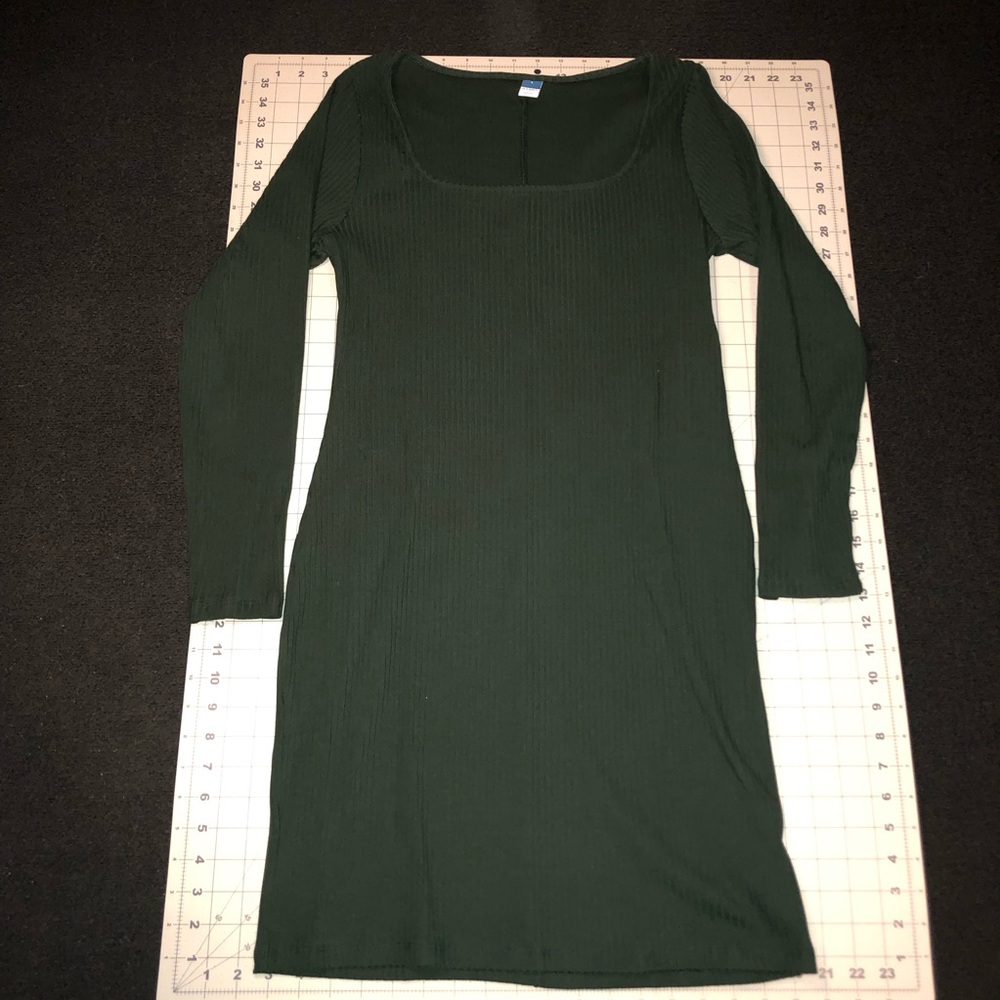 Old Navy. Ribbed Texture Long Sleeve Dress. Size Large. Dark Green color.